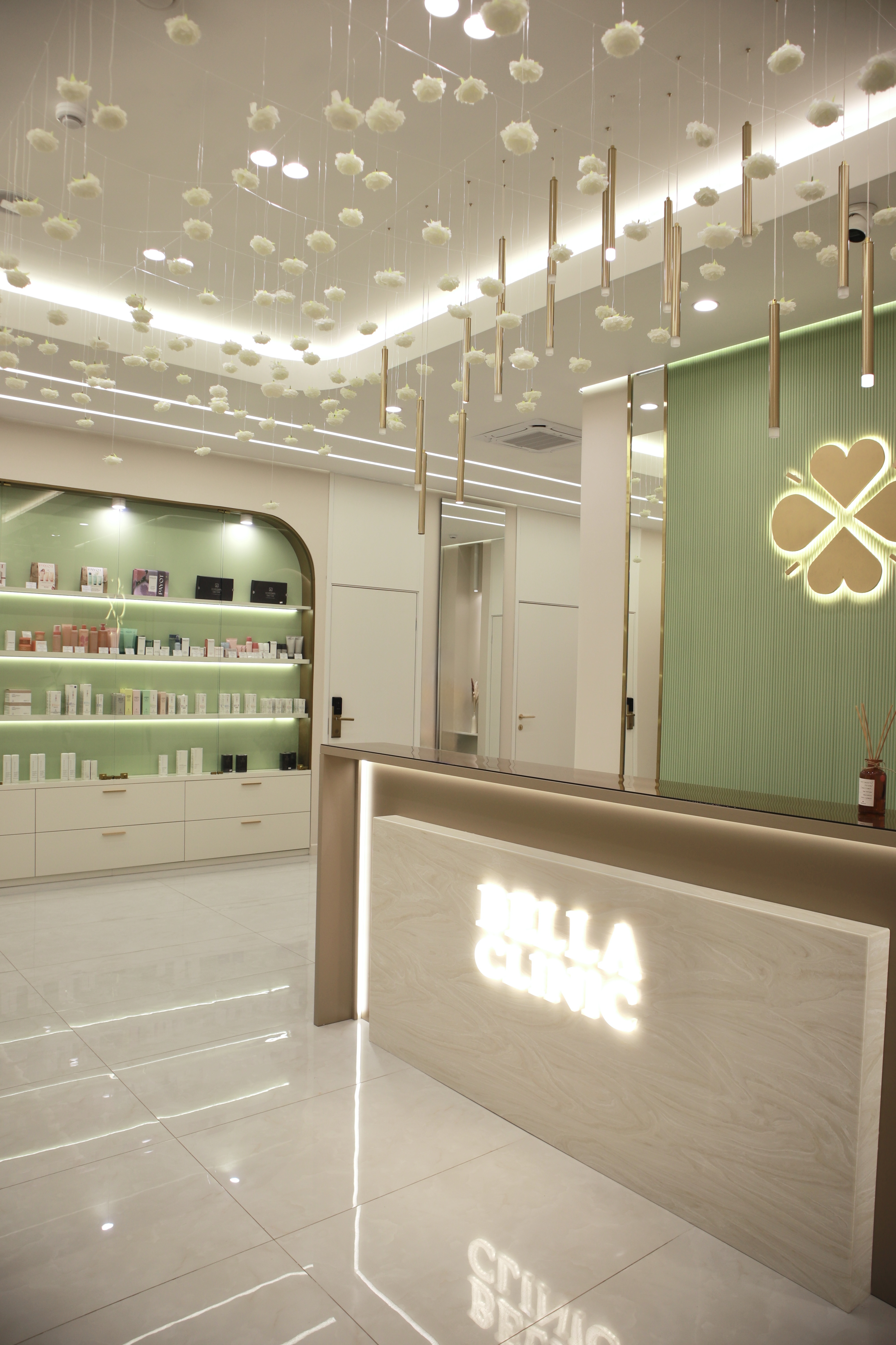 Ресепшен клиники Bella Clinic